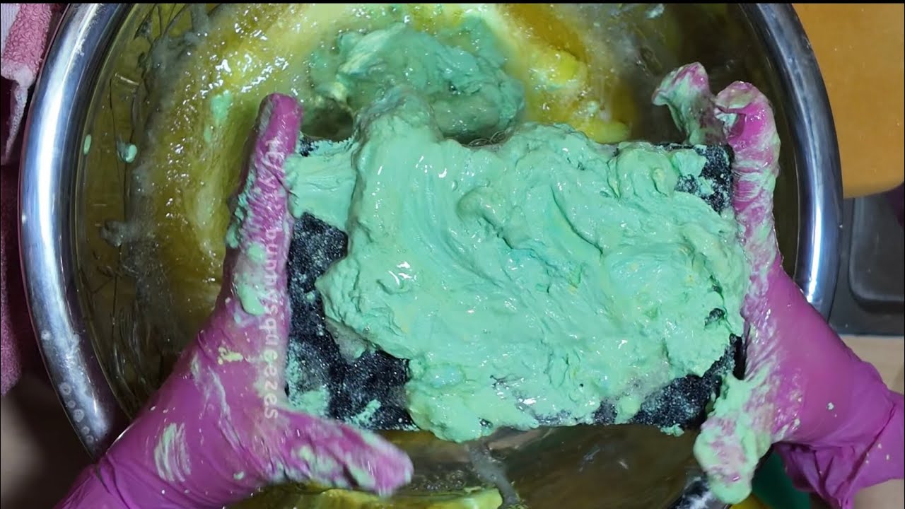 dishwashing paste and 1 bottle of dish soap (pastey and fluffy squeezes) | ASMR sponge squeezing 