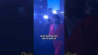 Quick high-five with BMTH’s Oli Sykes ✋ #bringmethehorizon #bmth #concert #metal