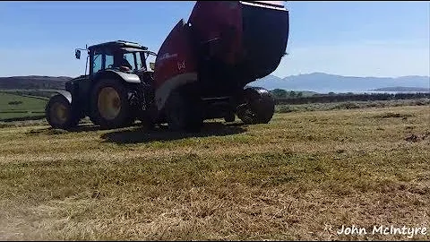 Baling Silage 2017 - Lely Welger 435