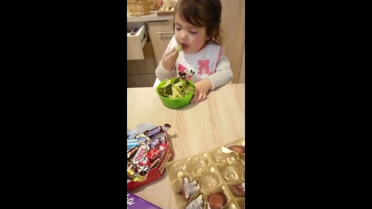 Little girl doesn't want candy, only broccoli - 1014320