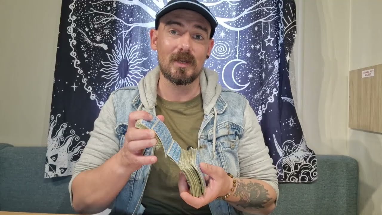 Рыбы ♓️ РЫБЫ! НАМ ОЧЕНЬ НУЖНО ПОГОВОРИТЬ ОБ ЭТОМ ЧЕЛОВЕКЕ!.. | Октябрь 2025 Люблю читать