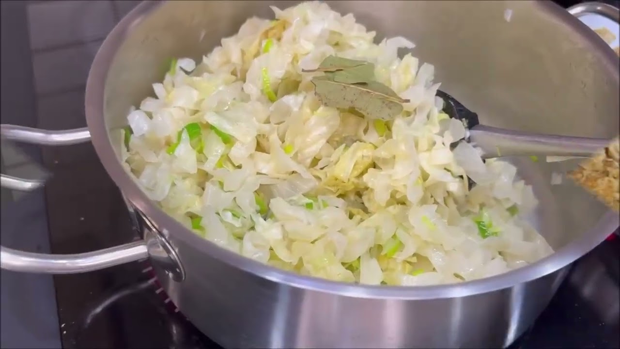 Varza acra cu yuba / Braised Sauerkraut with Yuba ( Dried Tofu Sheets)
