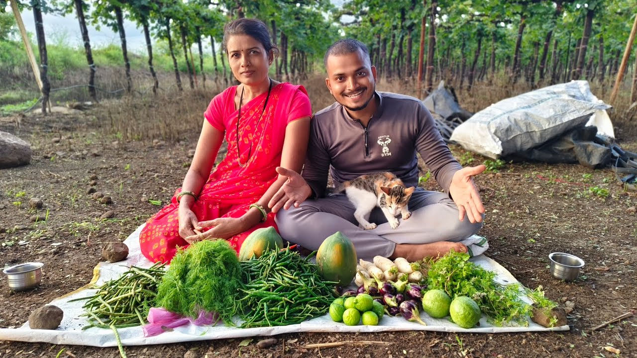 माझं गाव 🤗 मी आणि माझी आई गेलो आमच्या शेतात आणि भाजीपाला घेऊन आलो 