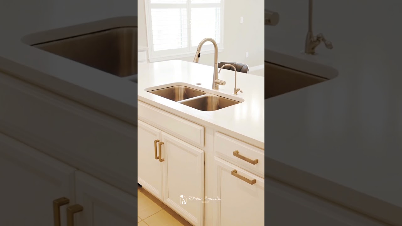 Tour This Stunning 4-Bed Florida Home w/ Gas Kitchen | Riverview FL (MLS 