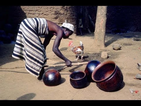 ⁣African Pottery Forming and Firing [2013]