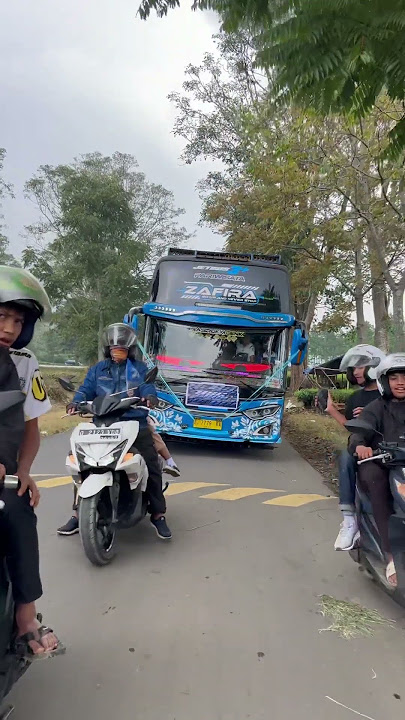 ngoyod “ZAFIRA” tapi uang membasuri entah siapa #telolet #bustelolet #busbasuri #buspariwisata