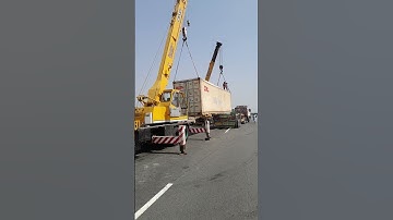 loading of container #container #crane #heavymachine #pakistan #viral