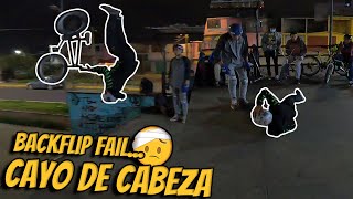 Intenta su primer BACKFLIP en concreto... hasta que CAY0 DE CABEZA🤕| CRASH &amp; Amigos tirando FLIPS