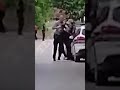 Vinkovački policajac snimljen kako tuče mladića nakon hapšenja