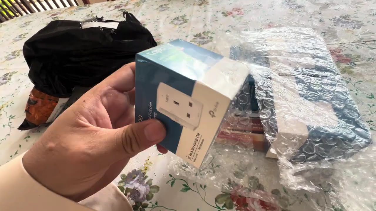 Unboxing TPLink Tapo P110 Smart Mini Wi-Fi Socket with Energy Monitoring