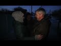 Här flyr sjubarnsfamiljen de ryska anfallen vid fronten i Ukraina