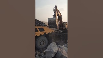 240tn dumper with shovel #overburden #opencast #dumper #mining #excavator