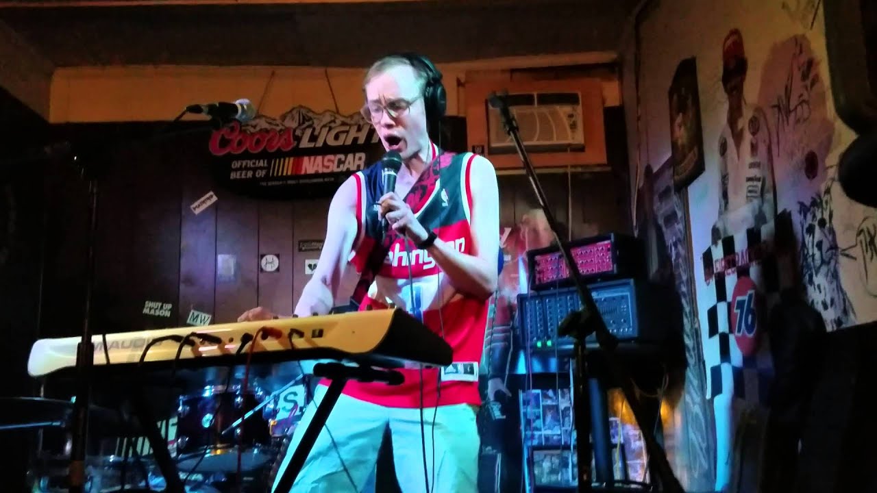 Live Show at Tommys Pub with Aarøn Malander