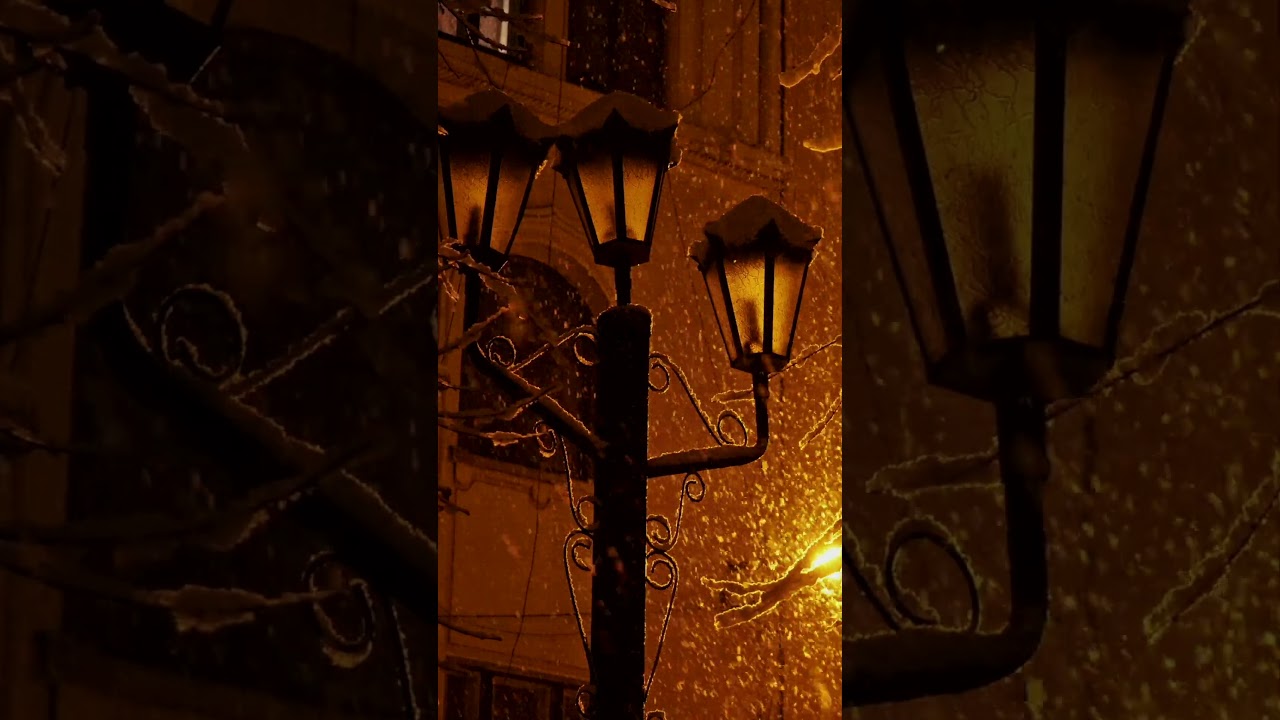 Snowfall Under Warm Street Light ❄️ Calm Winter Night