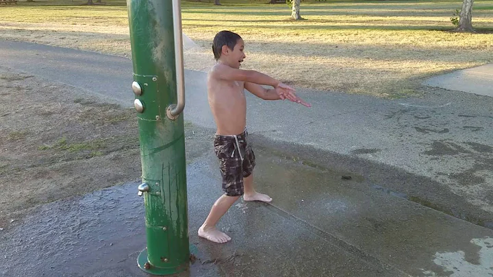 Aidons Crazy Shower Dance