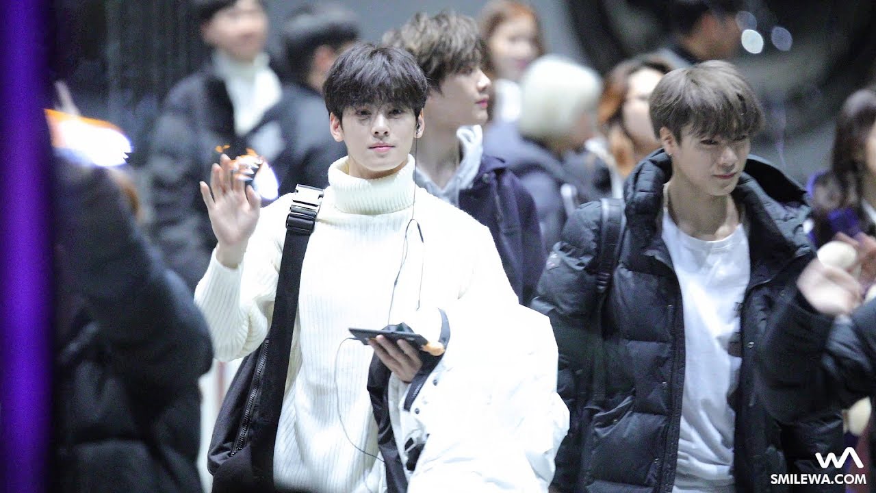 171114 아스트로 (ASTRO) 더쇼 퇴근길 4K 직캠 / Fancam by -wA-