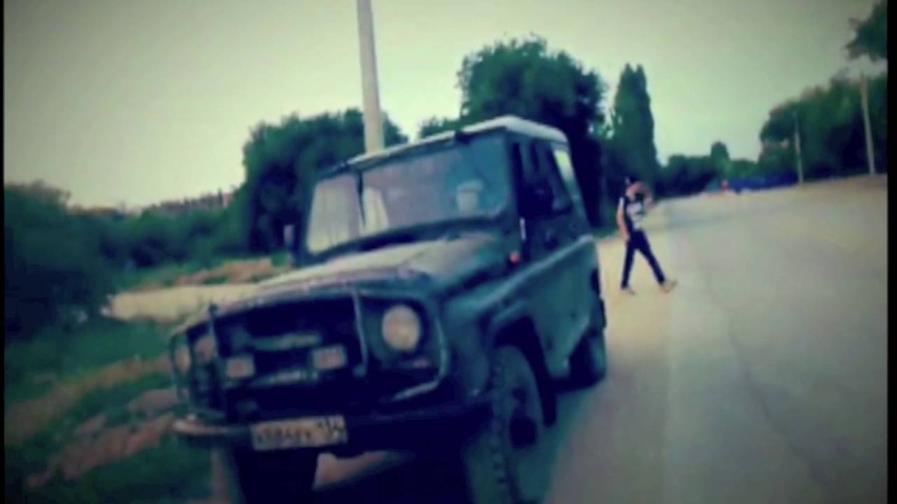 Уаз едет под водой