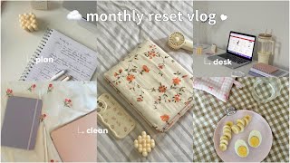 Monthly Reset Vlog 🎧 | room + desk setup🌷 | study routine + planning work
