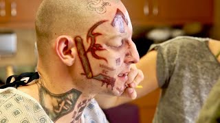 主演ジェイミー・ベルが全身タトゥーメイク／映画『SKIN／スキン』メイキング映像