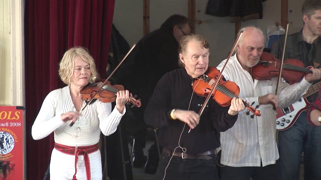 Dalakopa spiller til Middagsdansen på sangerhuset  -  Rørosmartnan 2008