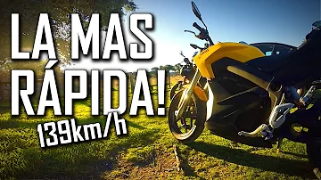 ¿Qué velocidad máxima puede alcanzar una moto de 125 cc?