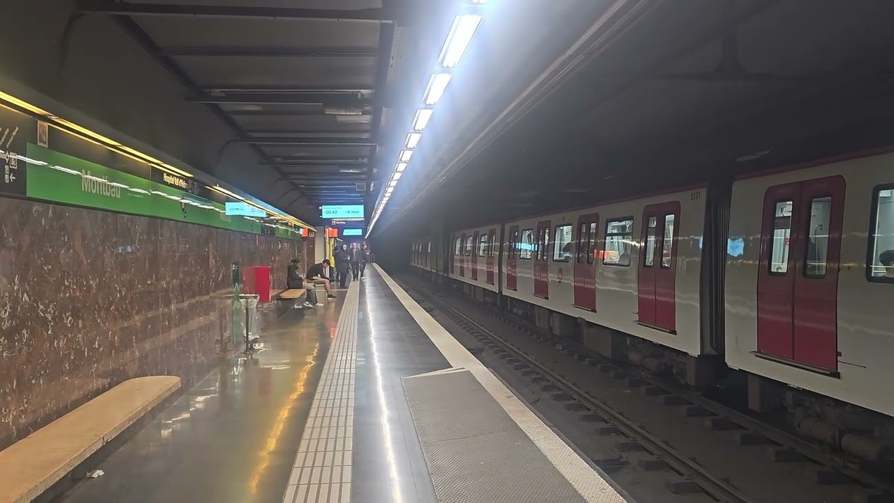 Metro Barcelona L3 Series 5129 VS 7021 Entrando y Saliendo de Mundet