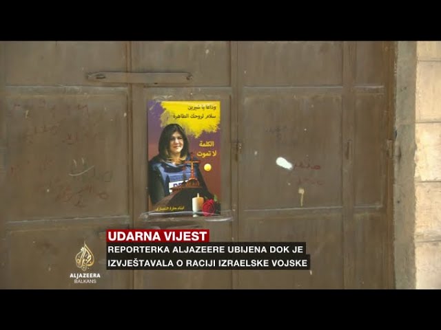 انتشرت ملصقات تحمل صورة أبو عقلة المقتول في أنحاء الضفة الغربية