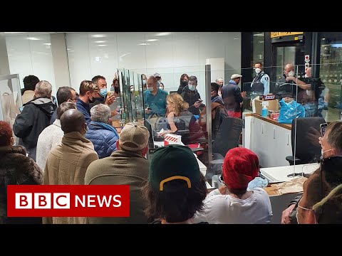 Dozens test positive on South Africa-Netherlands flights – BBC News