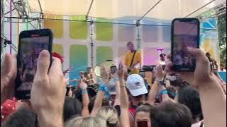 Machine Gun Kelly @ Lollapalooza 2021 Surprise Set - Kiss Kiss (Opening Song LIVE)