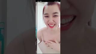 Hot girl bigo thả rông tưng tưng theo điệu nhạc