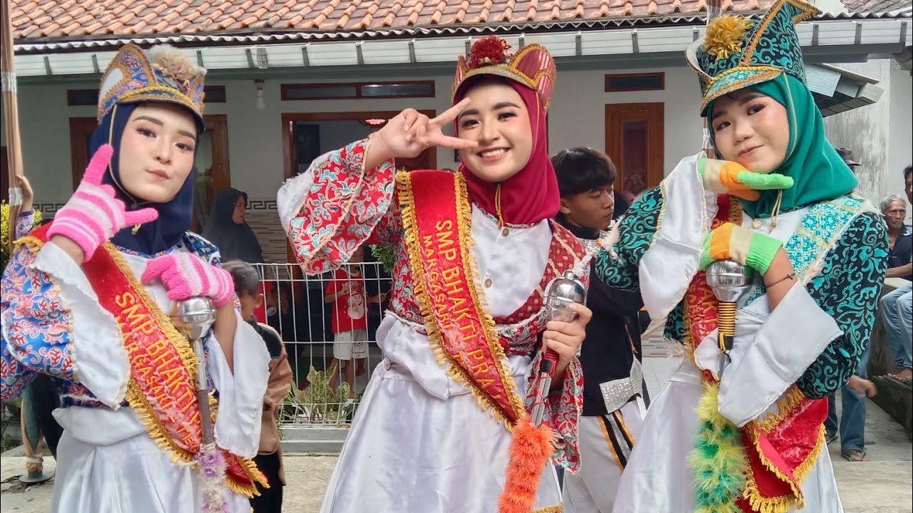TERBARU‼️ATRAKSI DRUMBAND SMP BHAKTI PRAJA MARGASARI DI MADRASAH DINIYAH TAKMILIYAH 'ULA KALISALAK