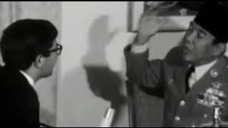 Soekarno.wawancara bahasa Belanda,sate,soto,ketan,durian