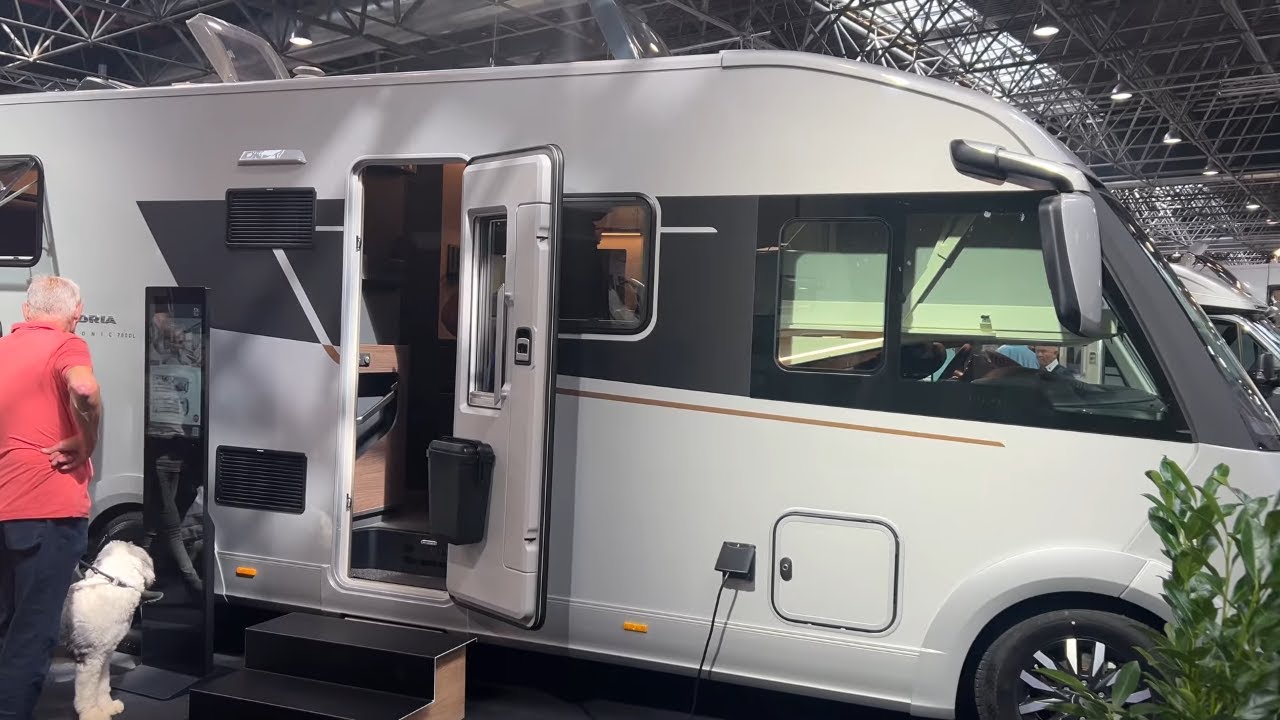 Adria Supersonic 780 DL (2026) – Luxury Mercedes Motorhome Tour | Caravan Salon 2025 Düsseldorf
