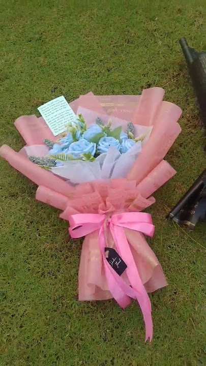 Buket Bunga dan Polaroid buat Si Paling Romantis