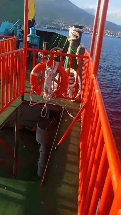 Pemandangan Di Atas Kapal Laut Dan Laut Yang Indah (@TamharTama5737) #videoshort #shortvideo