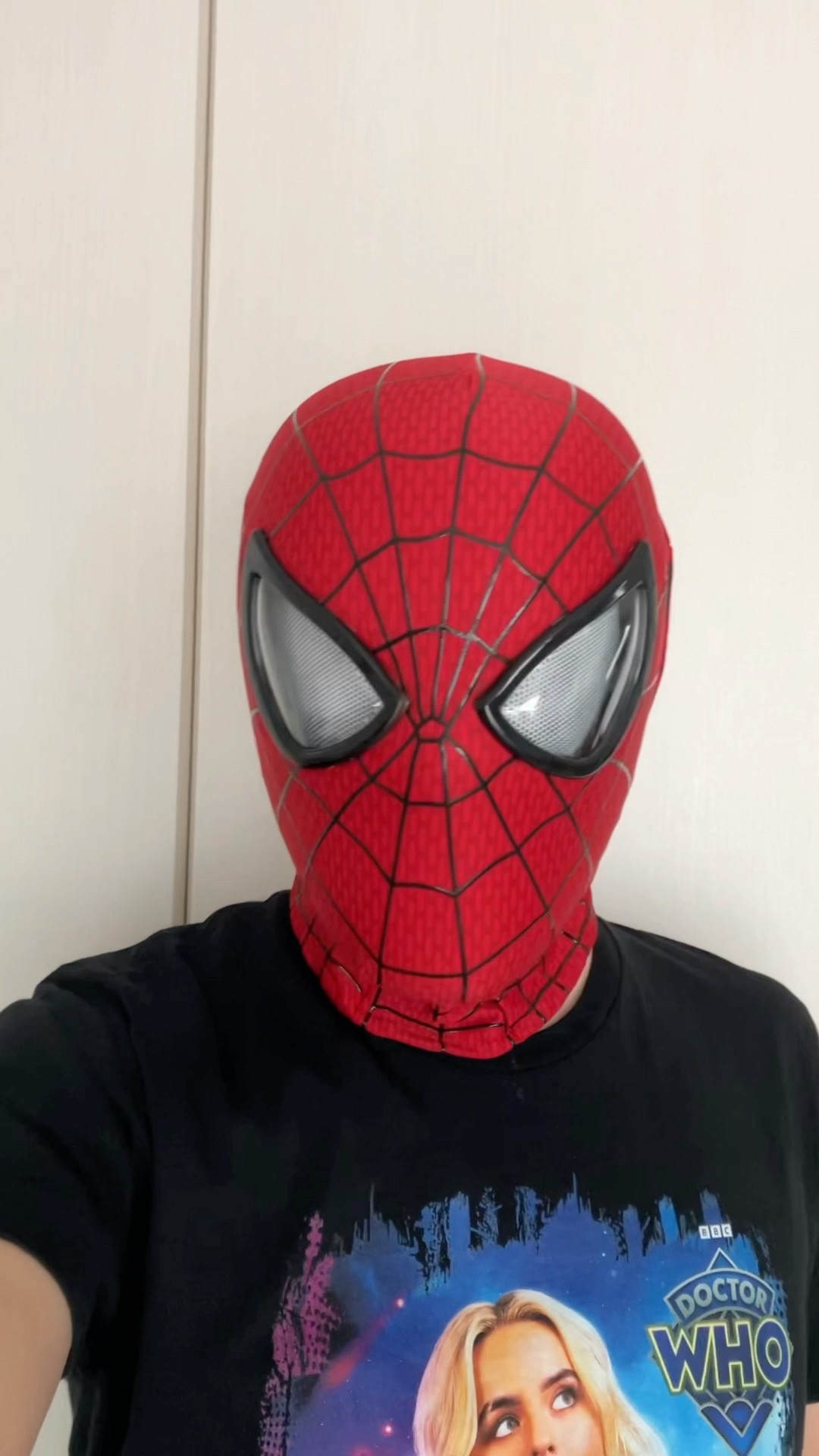 目が動くスパイダーマンのマスクシリーズ - YouTube