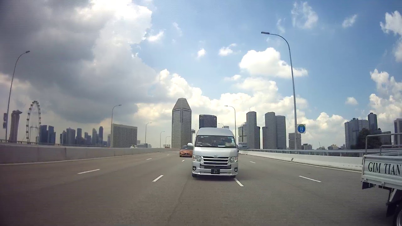 Crossing double white line at Benjamin Sheares bridge