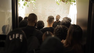 Sean Leon (The Life Of): "Pilot" [S1E1]