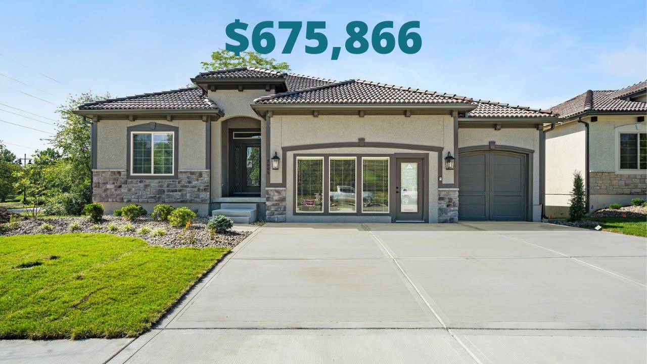 Inside a $675,000 Custom Home on the SOUTH side of Lee's Summit I Lee's Summit Real Estate 2022