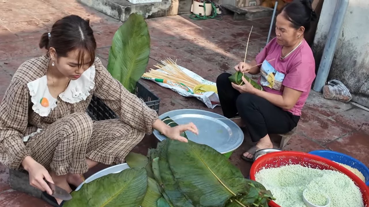 Về Quê Đón Tết Gói Bánh Trưng Xanh Lét Cả Nhà Nhận Lì Xì Năm Mới | Linh Văn Bé Team