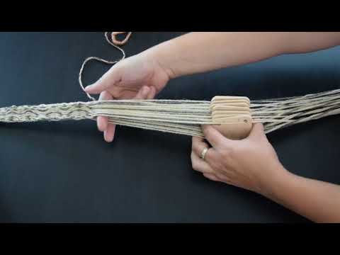 Video: 3 způsoby, jak vyrobit duhový tkalcovský stav
