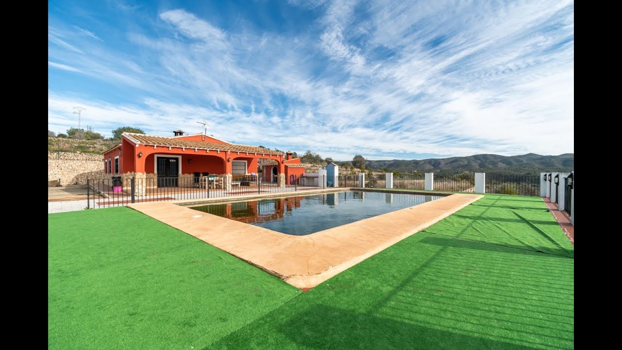 ENCANTADORA VIVIENDA CON PARCELA Y VISTAS PANORÁMICAS