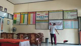 Nyapu Ruangan Kantor Agar Bersih