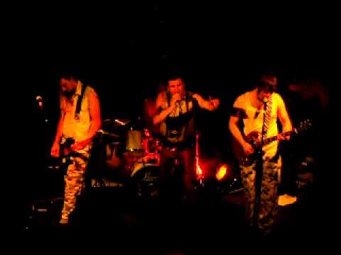 Mülheim Asozial - Yuppie-Schweine (Live)