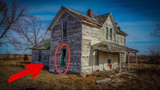 Old Abandoned Farmhouse in the middle of nowhere! (We think someone still lives here)