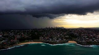 Huge Shelf Cloud Hovers Over Australia