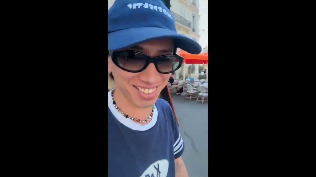 Taka paseandose en París como si fuese Japón... #ONEOKROCK