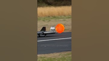 SR-71 Blackbird Landing #aviation #rc #rcplane