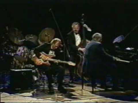 Oscar Peterson with Lorne Lofsky at the Munich Philharmonie - YouTube