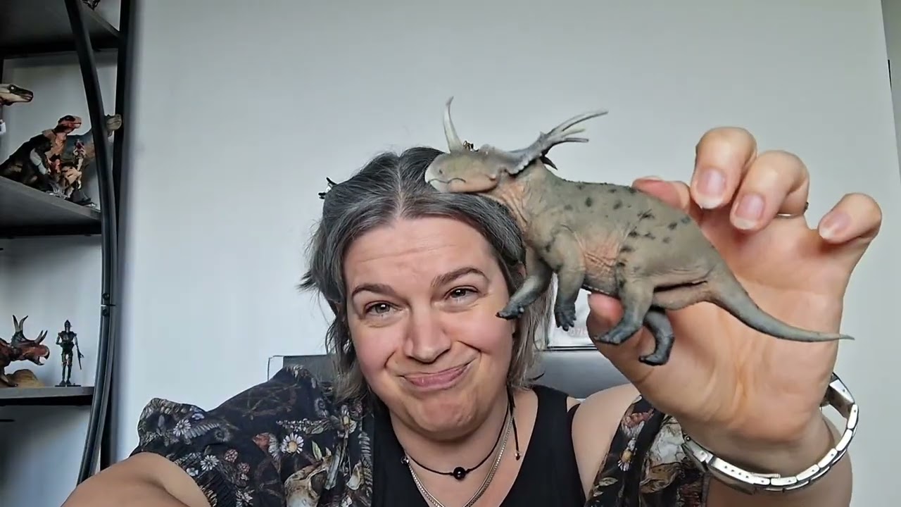 Unboxing Dinostar Tapejara, and surprise friends!